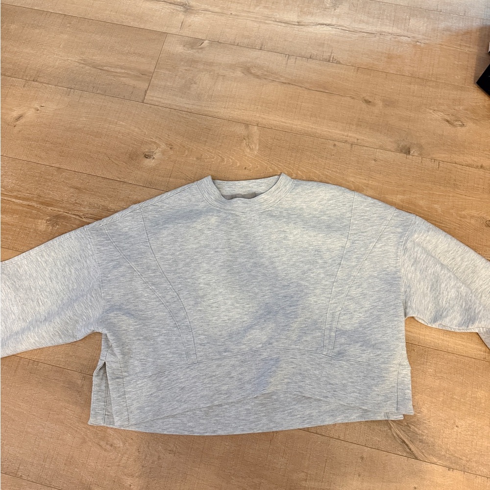 Abercrombie & Fitch Light Gray Cropped Crewneck Sweater